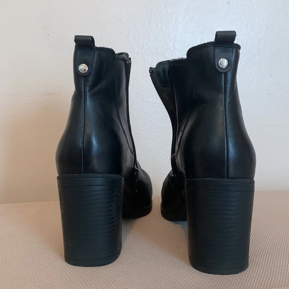 GIANI BERNINI Black Stacked Heel Zipper Ankle Boots - Picture 4 of 9